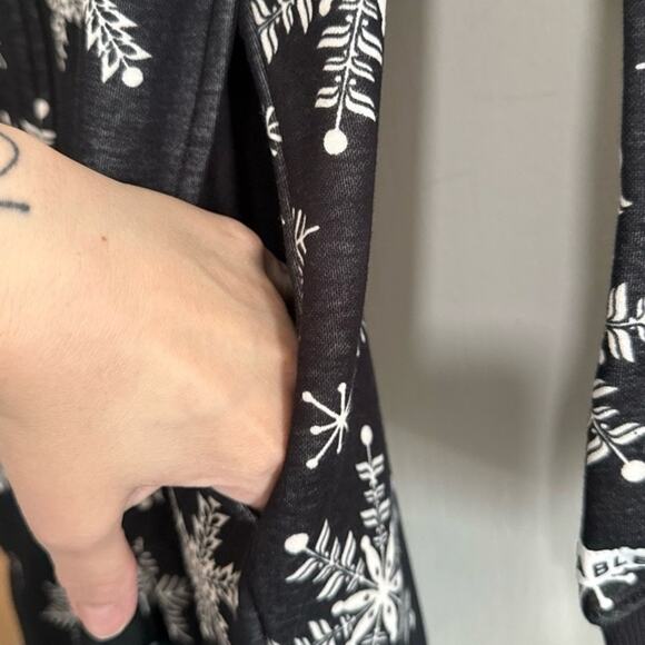 FABLETICS Womens M Black Snowflake Hooded Cozy Fleece Full Zip - Picture 6 of 10